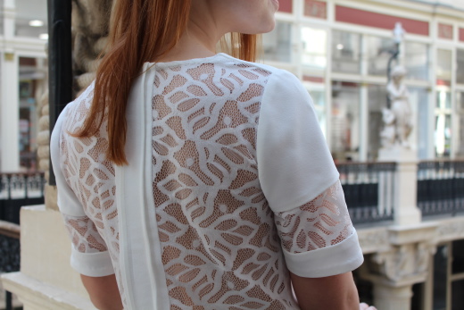 2021-04/1619243923_blouse-santorin-blanc-dentelle-mariage-ceremonie-julie-laurent-made-in-france-3-