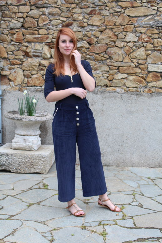 2022-04/body-marine-ruban-dore-col-danseuse-printemps-made-in-france-julie-laurent-pantalon-velours-bleu-4-