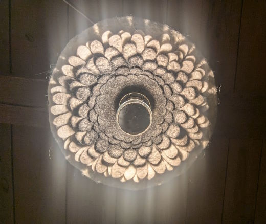 2024-11/lampe-luminaire-plafonnier-en-laine-plume-julie-laurent-fabrication-francaise-6-