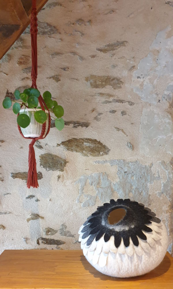 /vase-sculpture-laine-plume-l-apaise-julie-laurent-feutre-laine-fabrication-francaise-2