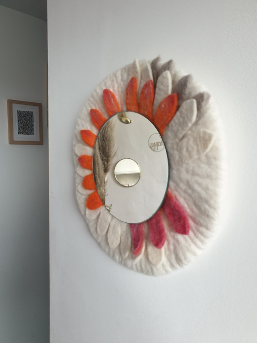 2024-12/1733582351_miroir-la-matinale-plumes-en-laine-salle-de-bain-julie-laurent-fabrication-francaise-2-
