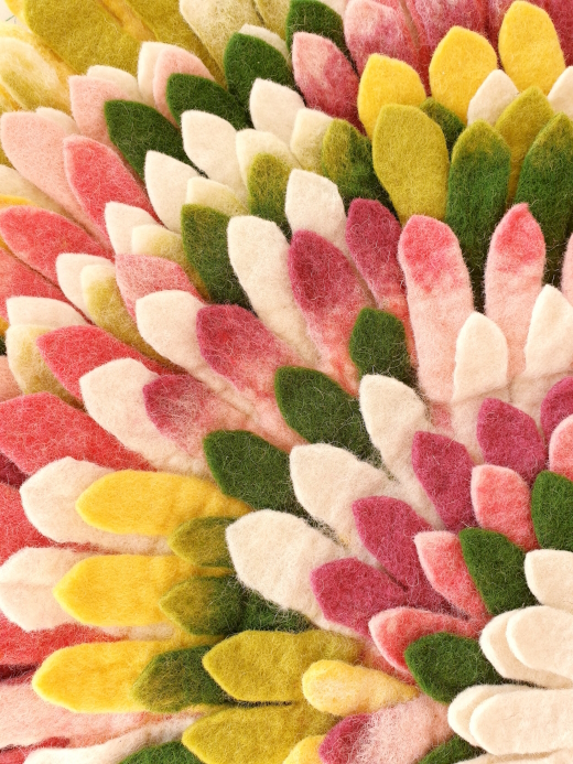 2024-12/ailee-sculpture-plumes-en-laine-feutree-jungle-decoration-aile-oiseau-julie-laurent-8-